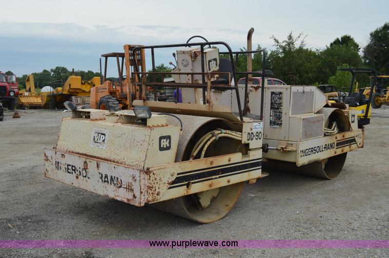 image for item H2848 1990 Ingersoll Rand DD90 articulating vibratory roller