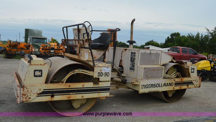 image for item H2848 1990 Ingersoll Rand DD90 articulating vibratory roller