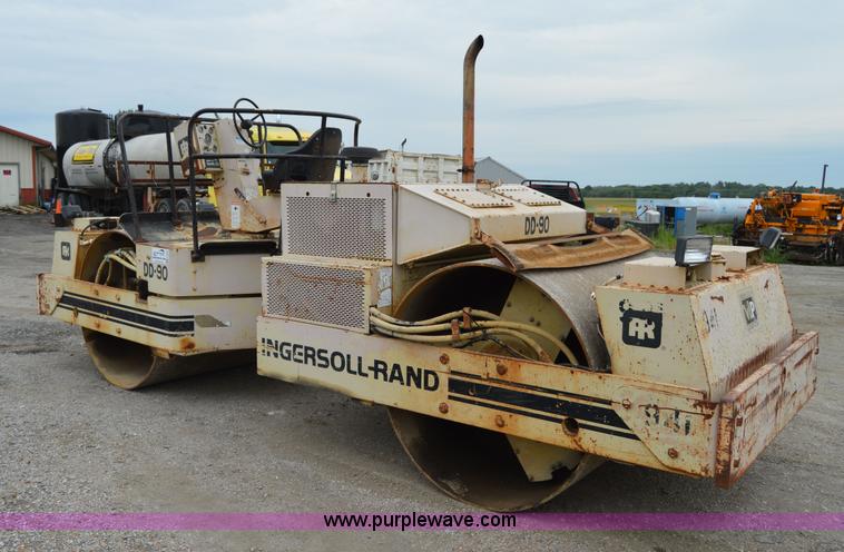 image for item H2848 1990 Ingersoll Rand DD90 articulating vibratory roller