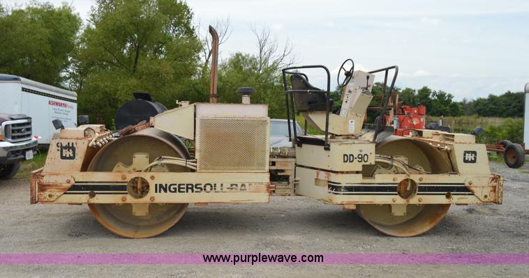 image for item H2848 1990 Ingersoll Rand DD90 articulating vibratory roller
