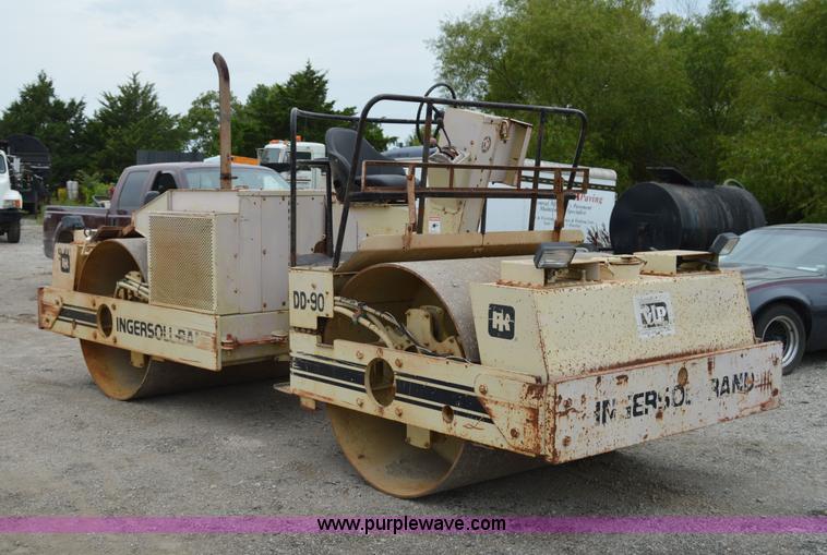 image for item H2848 1990 Ingersoll Rand DD90 articulating vibratory roller