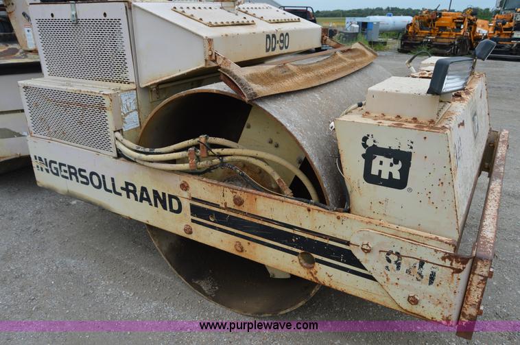 image for item H2848 1990 Ingersoll Rand DD90 articulating vibratory roller