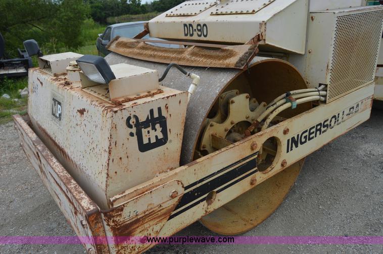 image for item H2848 1990 Ingersoll Rand DD90 articulating vibratory roller