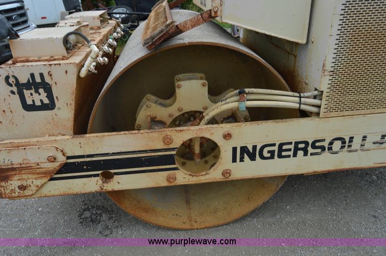 image for item H2848 1990 Ingersoll Rand DD90 articulating vibratory roller