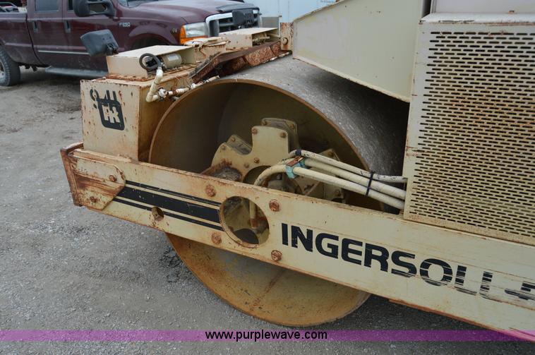 image for item H2848 1990 Ingersoll Rand DD90 articulating vibratory roller