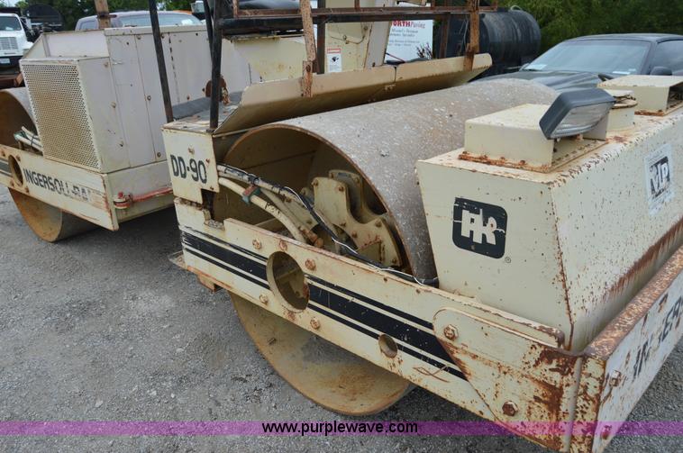 image for item H2848 1990 Ingersoll Rand DD90 articulating vibratory roller