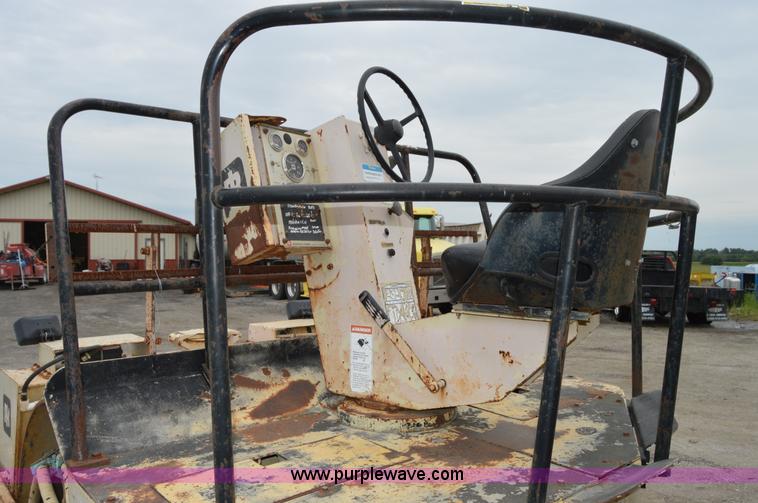 image for item H2848 1990 Ingersoll Rand DD90 articulating vibratory roller