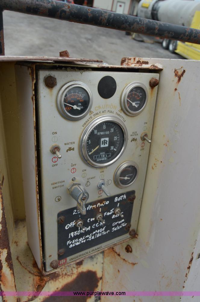 image for item H2848 1990 Ingersoll Rand DD90 articulating vibratory roller