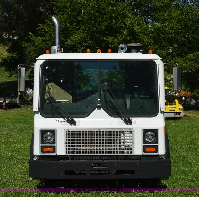 image for item H2874 1997 Mack MR688S roll off truck