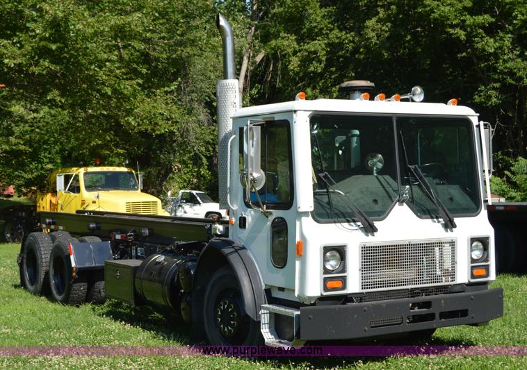 image for item H2874 1997 Mack MR688S roll off truck