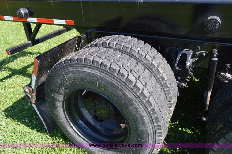 image for item H2874 1997 Mack MR688S roll off truck