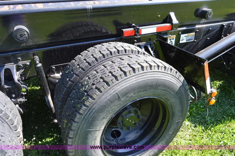 image for item H2874 1997 Mack MR688S roll off truck