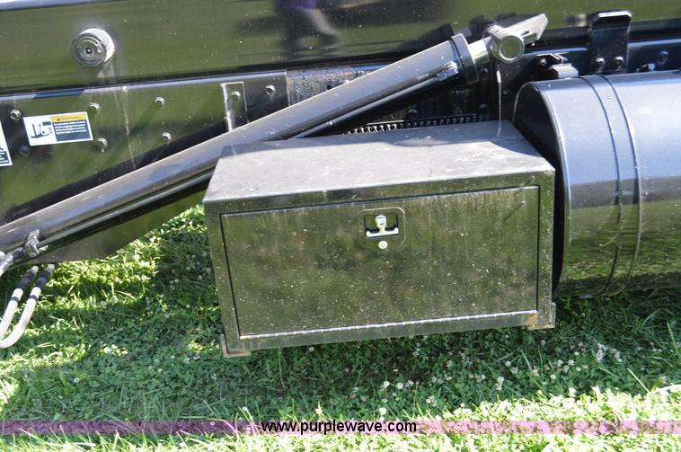 image for item H2874 1997 Mack MR688S roll off truck