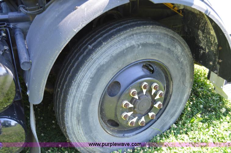 image for item H2874 1997 Mack MR688S roll off truck