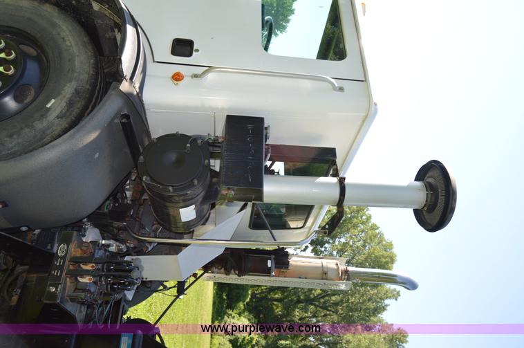 image for item H2874 1997 Mack MR688S roll off truck