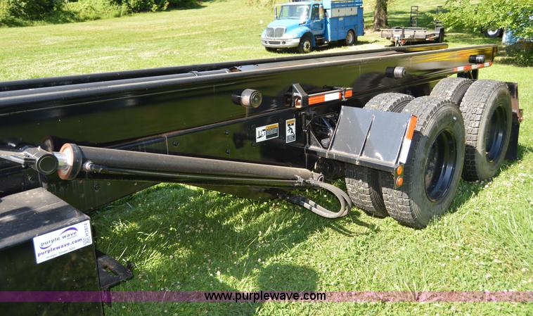 image for item H2874 1997 Mack MR688S roll off truck