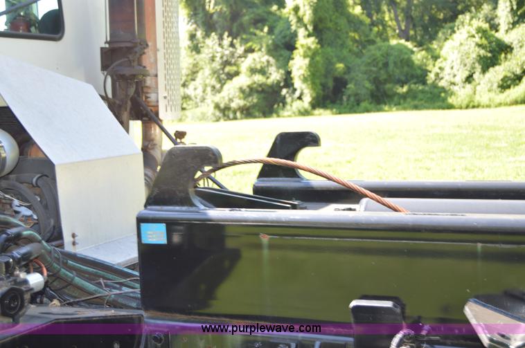 image for item H2874 1997 Mack MR688S roll off truck