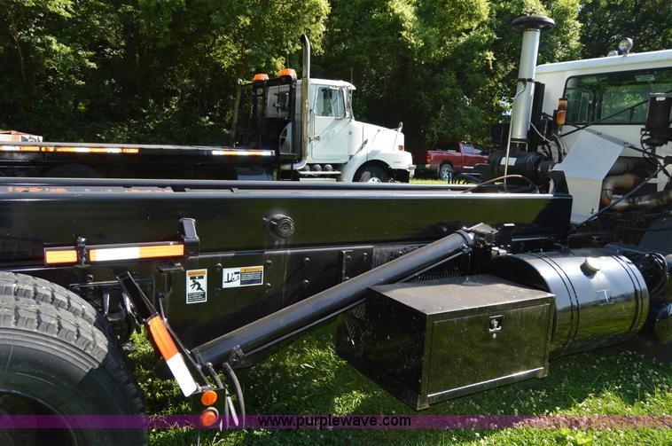 image for item H2874 1997 Mack MR688S roll off truck