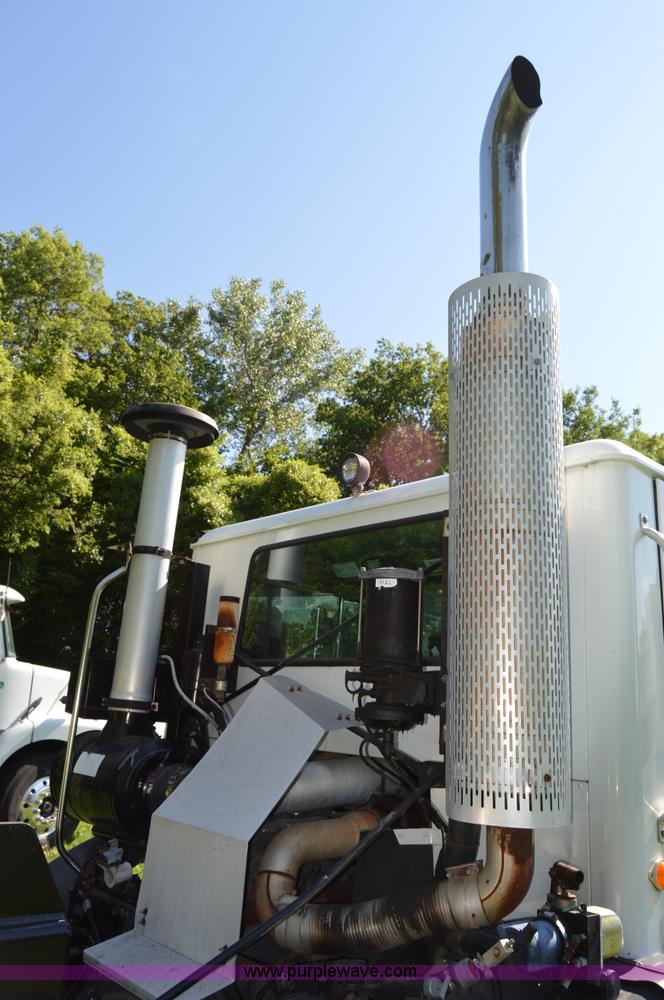 image for item H2874 1997 Mack MR688S roll off truck