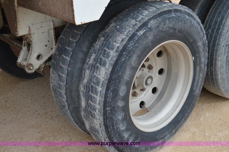 image for item H2973 2006 CTS BDT-40INS belly dump trailer