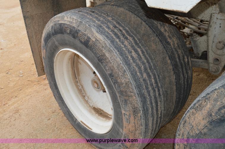 image for item H2973 2006 CTS BDT-40INS belly dump trailer