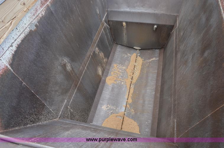 image for item H2973 2006 CTS BDT-40INS belly dump trailer