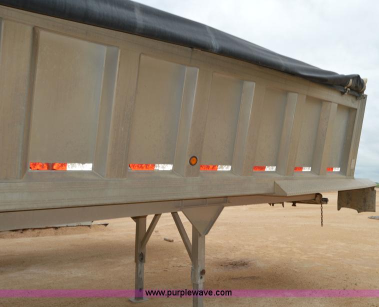 image for item H2974 2000 GMC Travis S/102 aluminum end dump trailer