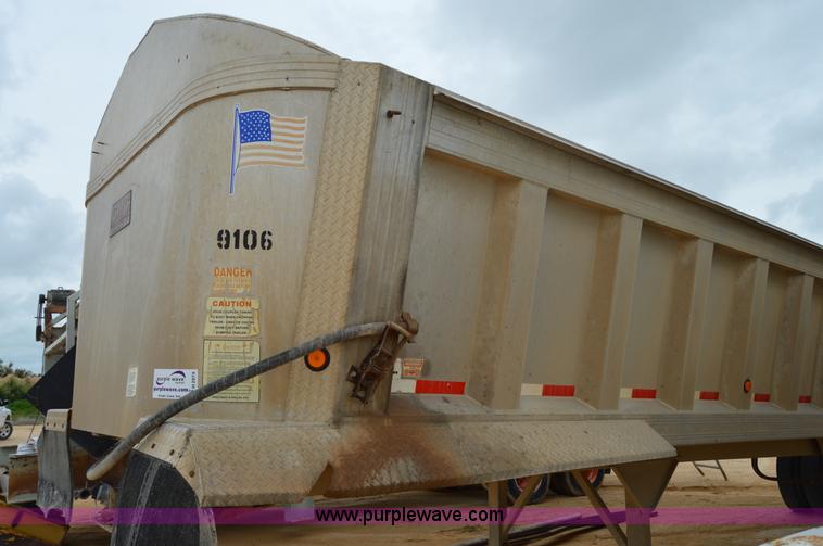 image for item H2974 2000 GMC Travis S/102 aluminum end dump trailer