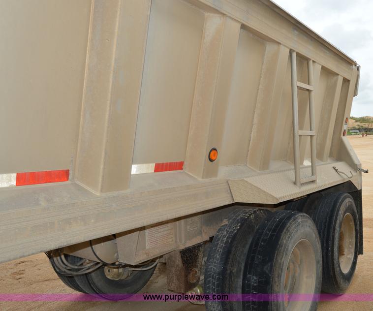 image for item H2974 2000 GMC Travis S/102 aluminum end dump trailer