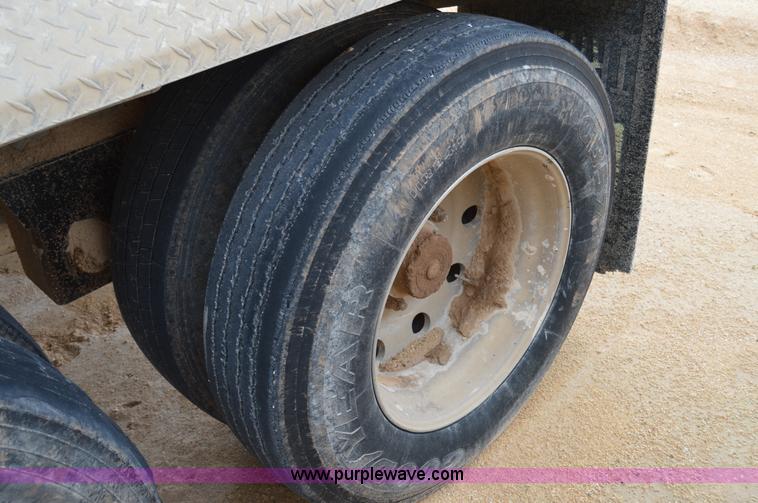 image for item H2974 2000 GMC Travis S/102 aluminum end dump trailer