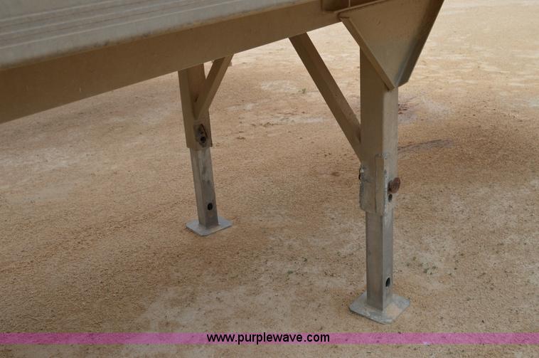 image for item H2974 2000 GMC Travis S/102 aluminum end dump trailer