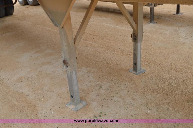 image for item H2974 2000 GMC Travis S/102 aluminum end dump trailer