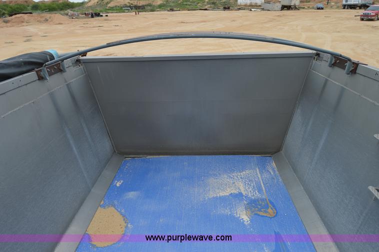 image for item H2974 2000 GMC Travis S/102 aluminum end dump trailer