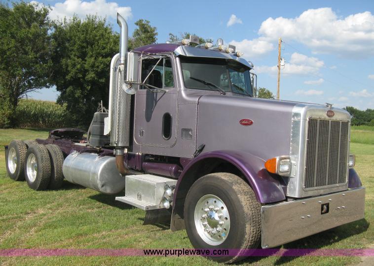 image for item H5280 1988 Peterbilt 357 semi truck