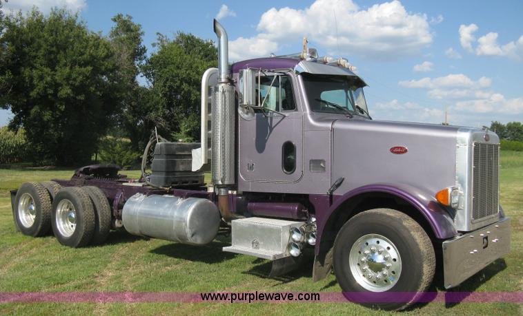 image for item H5280 1988 Peterbilt 357 semi truck