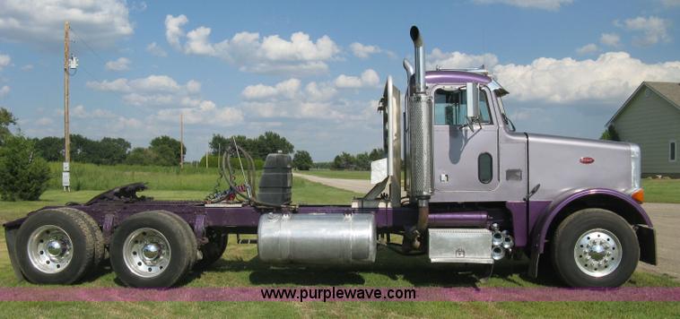 image for item H5280 1988 Peterbilt 357 semi truck