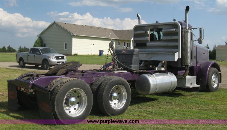 image for item H5280 1988 Peterbilt 357 semi truck
