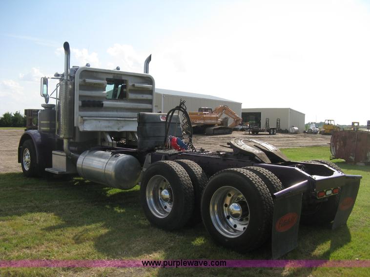 image for item H5280 1988 Peterbilt 357 semi truck