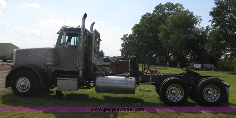 image for item H5280 1988 Peterbilt 357 semi truck