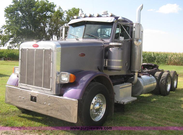 image for item H5280 1988 Peterbilt 357 semi truck