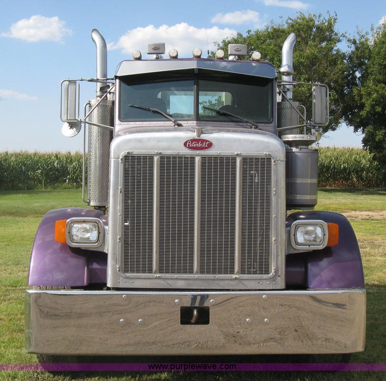 image for item H5280 1988 Peterbilt 357 semi truck