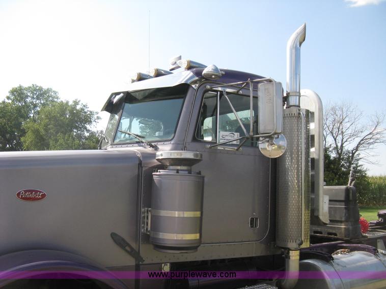 image for item H5280 1988 Peterbilt 357 semi truck