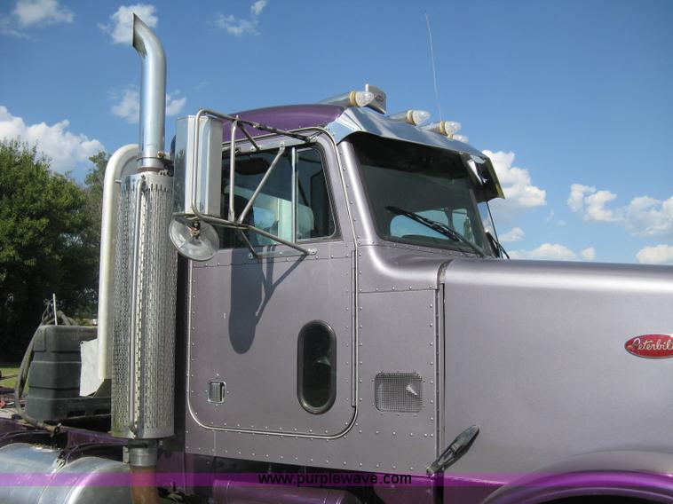 image for item H5280 1988 Peterbilt 357 semi truck
