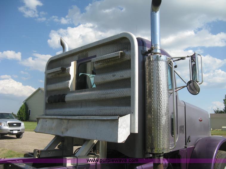 image for item H5280 1988 Peterbilt 357 semi truck