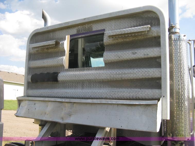 image for item H5280 1988 Peterbilt 357 semi truck