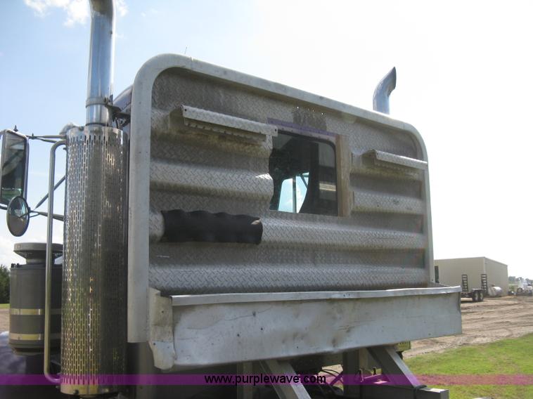 image for item H5280 1988 Peterbilt 357 semi truck