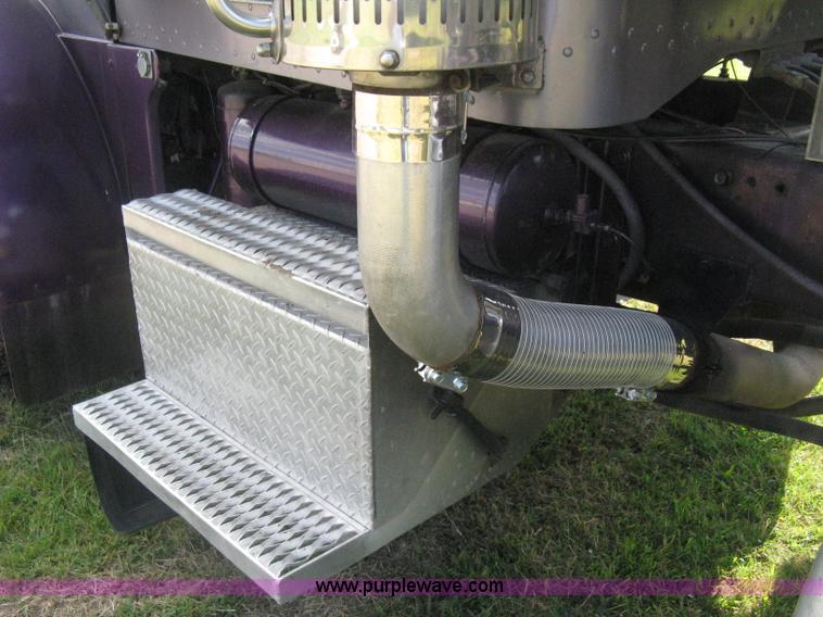 image for item H5280 1988 Peterbilt 357 semi truck