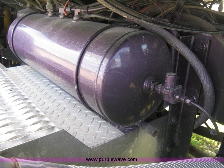 image for item H5280 1988 Peterbilt 357 semi truck