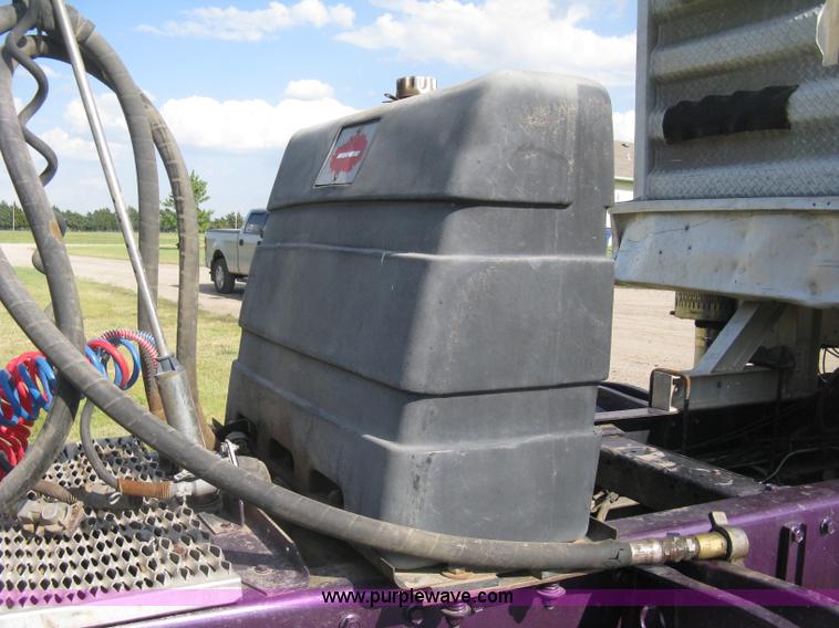 image for item H5280 1988 Peterbilt 357 semi truck