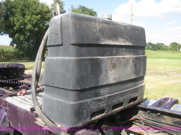 image for item H5280 1988 Peterbilt 357 semi truck